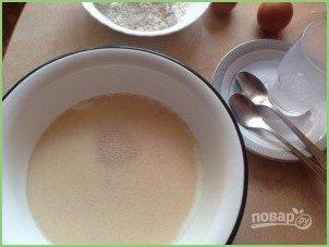 Оладьи на молоке и дрожжах - фото шаг 2