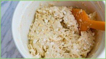 Оладьи с творогом и изюмом - фото шаг 1