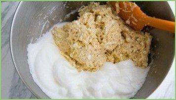 Оладьи с творогом и изюмом - фото шаг 2