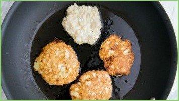 Оладьи с творогом и изюмом - фото шаг 3