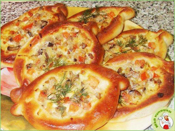 Пирожки-лодочки с сырно-грибной начинкой - фото шаг 1