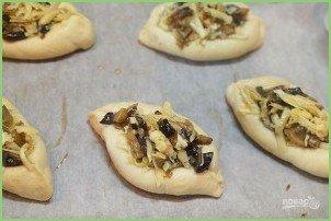 Пирожки-лодочки с сырно-грибной начинкой - фото шаг 8