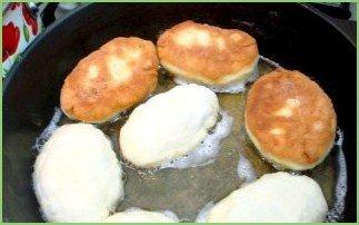 Пирожки на сковороде на кефире - фото шаг 9