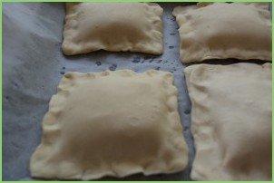 Пирожки с лесными грибами - фото шаг 7