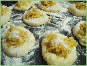 Пирожки с начинкой в духовке - фото шаг 9