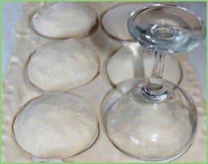 Пирожки с сыром и зеленью - фото шаг 3