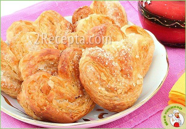 Сердечки из слоеного теста с сахаром - фото шаг 1