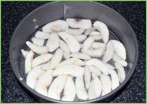 Шарлотка с яблоками и черешней - фото шаг 4