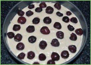 Шарлотка с яблоками и черешней - фото шаг 6