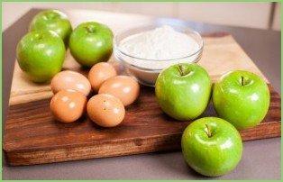 Шарлотка с яблоками и лимоном - фото шаг 1