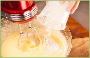 Шарлотка с яблоками и лимоном - фото шаг 5