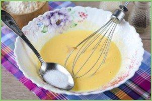 Заливное тесто для пирога на сметане - фото шаг 3