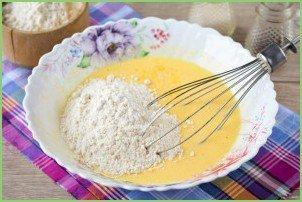 Заливное тесто для пирога на сметане - фото шаг 4