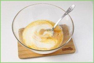 Заливной пирог на кефире с яйцом - фото шаг 3