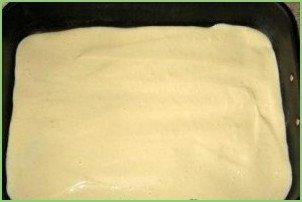 Заливной пирог с сайрой - фото шаг 8