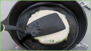 Жареные лепешки с зеленым луком - фото шаг 10