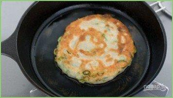 Жареные лепешки с зеленым луком - фото шаг 11