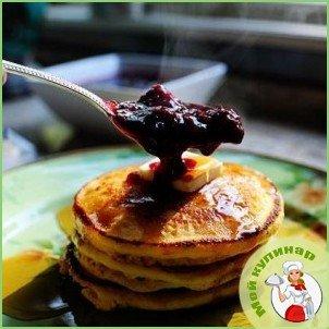 Кукурузные оладьи с ежевичным сиропом - фото шаг 7