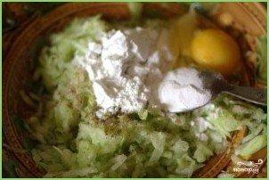 Оладьи из огурцов - фото шаг 2