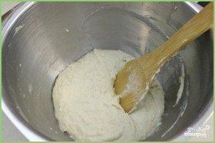 Оладьи на молоке и дрожжах пышные - фото шаг 1