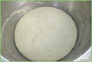 Оладьи на молоке и дрожжах пышные - фото шаг 2