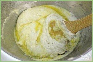 Оладьи на молоке и дрожжах пышные - фото шаг 3