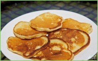 Оладьи тонкие на молоке - фото шаг 3