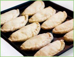 Пирожки со сгущенкой - фото шаг 5