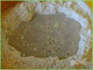 Рецепт дрожжевых оладий на молоке - фото шаг 1