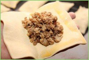 Слоеные пирожки с яблоками из готового теста - фото шаг 4