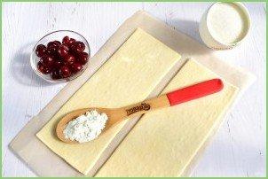 Слойки с вишней - фото шаг 1