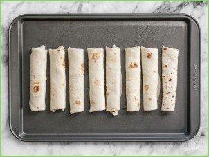 Трубочки с сыром и колбасой - фото шаг 3