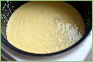 Заливной пирог с яблоками и черной смородиной в мультиварке - фото шаг 5