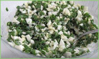 Заливной пирог с зеленым луком и яйцом - фото шаг 1