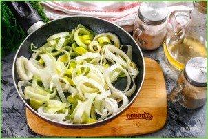 Запеканка из яблок, тыквы и лука-порея - фото шаг 2