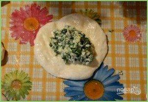 Жареные пирожки с яйцом, луком и зеленью - фото шаг 6