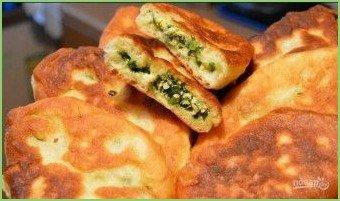 Жареные пирожки с яйцом, луком и зеленью - фото шаг 8