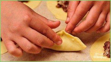 Самсы из слоеного теста с мясом - фото шаг 5