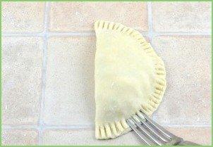 Жареные пирожки с курицей - фото шаг 7
