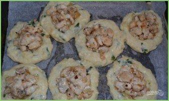 Картофельные ватрушки с курицей - фото шаг 8