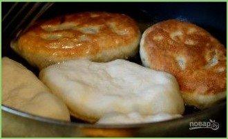 Жареные пирожки с капустой на кислом молоке - фото шаг 7