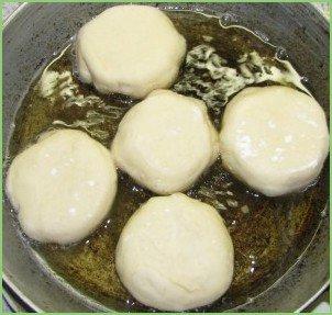 Беляши с мясом на сковороде - фото шаг 8